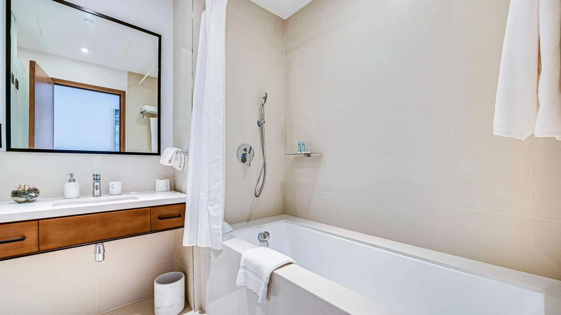 Elegant Family Apartment In Marina Vida Residence Dubai